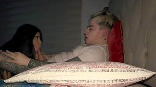 Mi hermanastra got so horny with me we fucked hard on parents bed