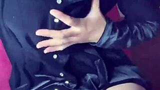 Siganjue milf in stockings vibes wet pussy to climax