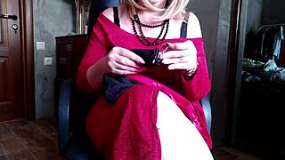 mature milf tempts you with her gorgeous big ass curves