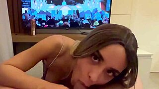 magrinha sucks big cock bareback wet pussy blowjob