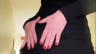 CURVY MOMMY'S BIG CLIT PUSSY WORSHIPS HOTEL BBC