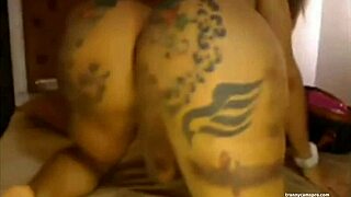 ebony tranny tatted ass twerks huge cock chills