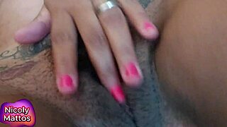 Quer ver o cuzinho dela escorrendo porra após anal sem camisinha?