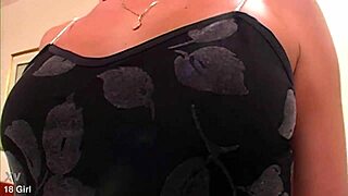 Simony Diamond Gapes Her Milf Pussy in Fishnet Heels Masturbation