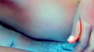 damn this african pussy lips spread wide while she fingers deep 😍🔥