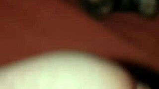 Milf Argentina strokes hard with loud gemidos in raw paja session