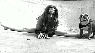 Watch Croatian pornstar Savana's horny striptease twerk in empty room!