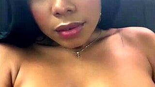 😍 flashing my wet latina pussy in real taxi then dildo ride!