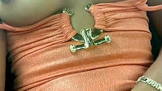 😍 flashing my wet latina pussy in real taxi then dildo ride!