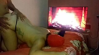 wanna see this fat ebony milf spread ass all night??