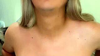 sporty transsexual shakes rich tits seductively