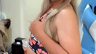 sporty transsexual shakes rich tits seductively
