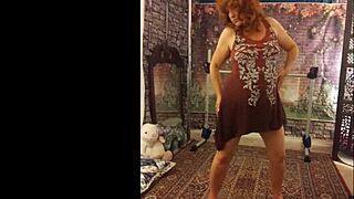 Hotwife Steffi Dances and Flashes Her Juicy Cunt Close