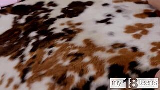 Tight Plump 18+ Tease Vibrates Her Sexy Pussy to Ecstasy