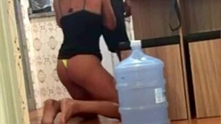 belinha hotwife flashes double dose seduces delivery guy and uber rider