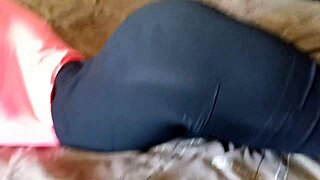 damn big-booty italian milf fabiana flashes that full moon ass for everyone 😏