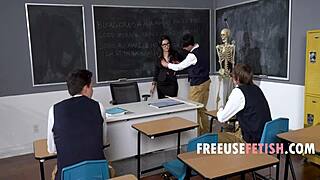 Milf teacher valentina nappi offers free use pussy during class!
