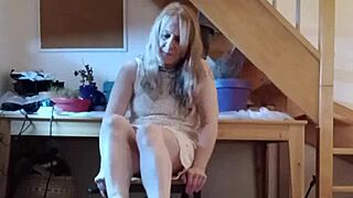 maîtresse f chains esclave ebed for facesitting humiliation and dirty french maid taunts