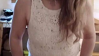 maîtresse f chains esclave ebed for facesitting humiliation and dirty french maid taunts