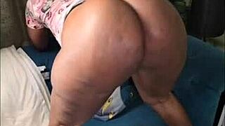 wanna see this big ebony ass twerk oiled and voluptuous? damn!