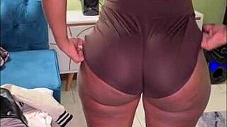 wanna see this big ebony ass twerk oiled and voluptuous? damn!