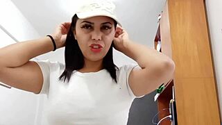 check out sarah rosa grinding on dude's back super sexy 😍🍑