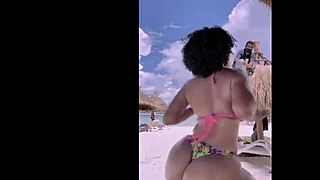 big booty shakes and jiggles making me so damn horny all night