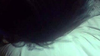 só no cuzinho manhoso da preta gapes wide juicy ebony ass