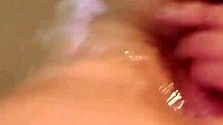 Bath time turns steamy with fingering and solo squirt fun 💦🛁