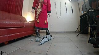 Watch giantess empress crush star destroyer in boots backstage!