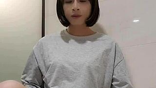 shemale ting xuan strokes in sexy underwear showing those legs