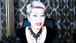 One of my wife's typical mature webcam days unfolds naturally