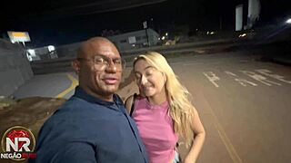 essa novinha drops to suck this negao's big black cock while cruising city car