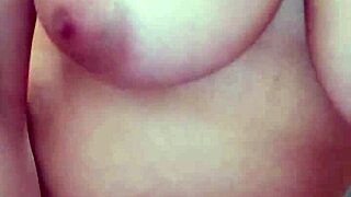 Горячий лапданс Эммы с минетом и игрой с клитором