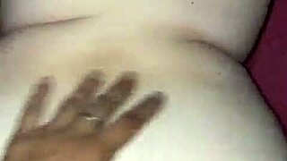 Pelacur bontot besar jerit sambil dapat handjob campur kaum yang kotor