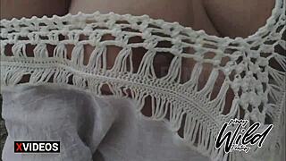 Épouse Pinay excitée se masturbe en extérieur avec un gode sur la plage publique de Boracay, scandale viral !