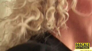 Milf peituda real sub chupa pau fundo com emoção crua