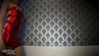 Youtuber MysteriousKathy'nin mini elbiselerde tıraşlı amını flaş ettiğini görmek ister misin?