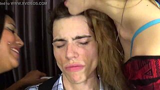 هيي، تريد رؤية لعق وجه هذا الرجل لوجبة فور فتيش؟