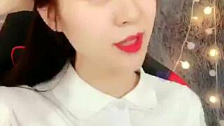 ว้าว สาวเกาหลีเซ็กซี่ใส่เสื้อขาวไลฟ์อยู่บนอัพไลฟ์! 😍