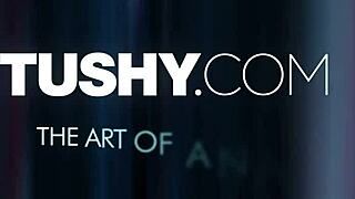 נטשה נייס מנסה חדירה כפולה ראשונה עם טושי