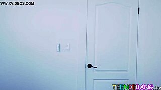 दैम, छोटी 18+ एमेच्योर लड़की 18+ पैर फैलाकर हार्डकोर चूत पाउंडिंग के लिए