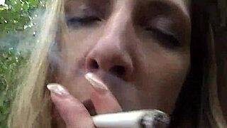 Dohányzás és maszturbáció az erdőben - micsoda roham!