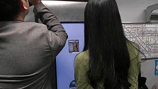 Getrouwde vrouw betast in trein, rijpe Makiko Tsurukawa gepijpt en vernederd buiten.