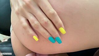 Oh putain, surpris belle-mère en train de se toucher, alors j'ai claqué son cul !