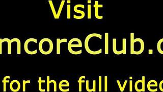 Pornstar Milf Membungkuk untuk Doggystyle setelah Foreplay Menggoda