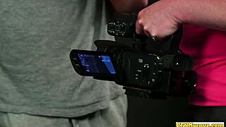 Fotograf-horer gir vill gruppe håndjob