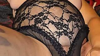 لعب بالألعاب الجنسية أثناء الحمل في جلسة فردية مفاجئة