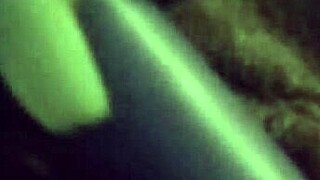 hoćeš da vidiš? zadirkujem svoju obrijanu pičku vibratorom