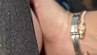 Rakastan kun hän tulee minun pikkuhousuihin ja vetää ne ylös